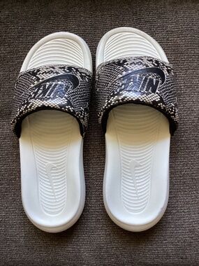 Nike Victori One Slide Sandal - Women's